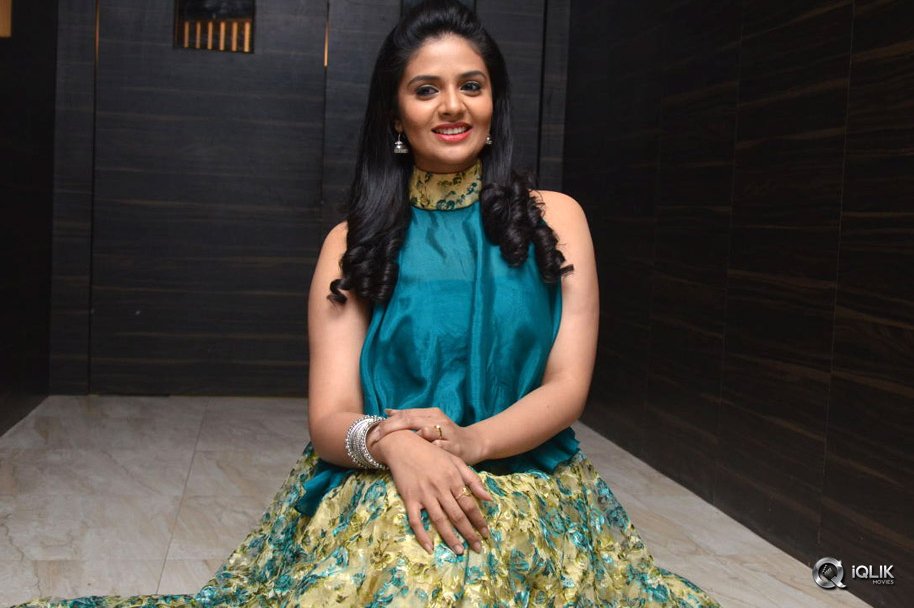 Sreemukhi-at-O-Pilla-Nee-Valla-Movie-Audio-Launch